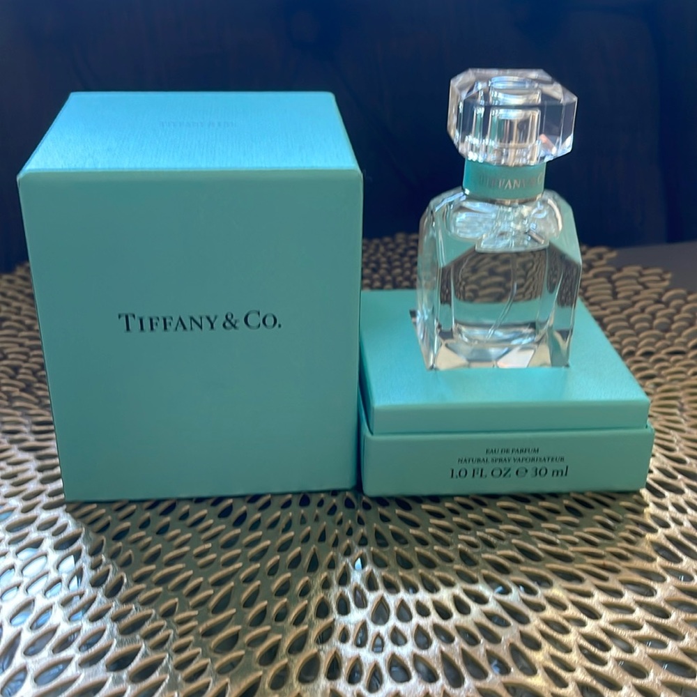 Worn      only    once,                                Not   my scent.
